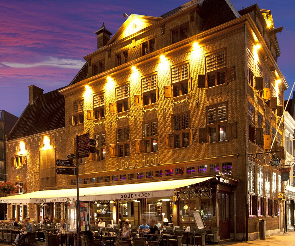 The Goude Hooft is a stunning backdrop for a wedding celebration.