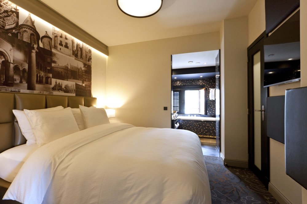 Kingsize bed